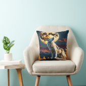 夕暮れ時に満月の下で吠えるオオカミ クッション (椅子)