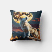 夕暮れ時に満月の下で吠えるオオカミ クッション (正面)