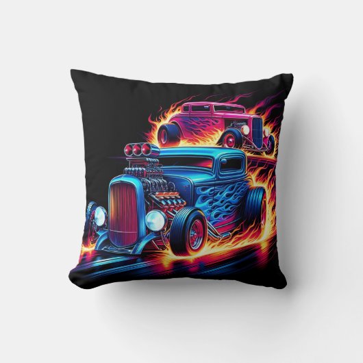 夕暮れ時に炎の風景を駆け抜ける熱棒 クッション (正面)