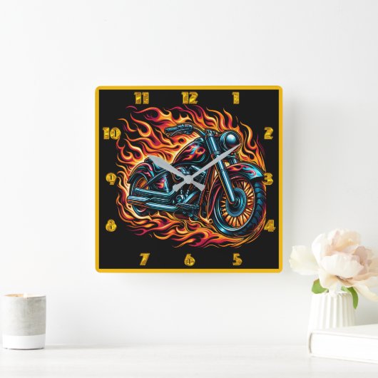 夕暮れ時に炎鮮やかの中で鳴るバイク スクエア壁時計 (ホーム)