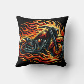 夕暮れ時に炎鮮やかを放つ炎のオートバイ クッション (裏面)