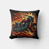 夕暮れ時に炎鮮やかを放つ炎のオートバイ クッション (正面)