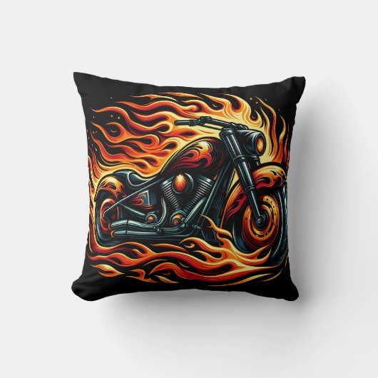 夕暮れ時に炎鮮やかを放つ炎のオートバイ クッション (正面)