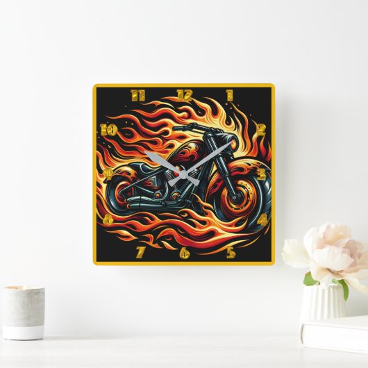 夕暮れ時に炎鮮やかを放つ炎のオートバイ スクエア壁時計 (ホーム)