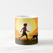 夕暮れ時に犬を連れた少年 コーヒーマグカップ (中央)