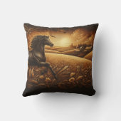 夕暮れ時に黄金の野を駆け抜ける馬 クッション (裏面)