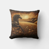 夕暮れ時に黄金の野を駆け抜ける馬 クッション (正面)