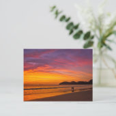 夕暮れ時のコスタリカのカップル ポストカード (スタンド正面)