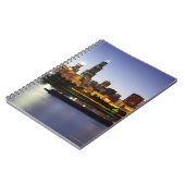 夕暮れ時のシカゴのダウンタウンのスカイライン ノートブック (左側)