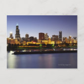 夕暮れ時のシカゴのダウンタウンのスカイライン ポストカード (正面)