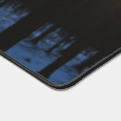 夕暮れ時の冬の森のエンジェル氷彫刻 デスクマット (コーナー)