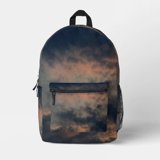 夕暮れ時の埃っぽい雲の写真 プリントバックパック (正面)