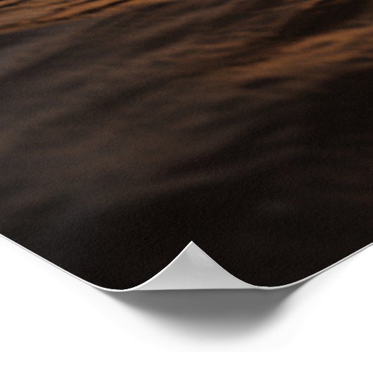 夕暮れ時の巨大な波のクローズアップ写真 ポスター (角)