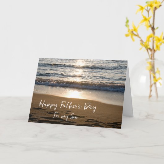 夕暮れ時の波と息子ハッピーファーザー・デー カード (黄色い花)