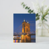 夕暮れ時の米国オハイオ州シンシナティのスカイライン ポストカード (スタンド正面)