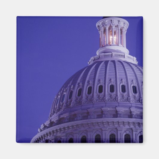 夕暮れ時の米国議会議事堂でドームに光を当てる マグネット (正面)