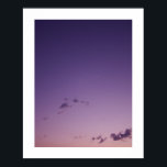 夕暮れ時の紫の雲 ポスター<br><div class="desc">ネバダ州レノで日没後に雲が散らばる。紫のかわいらし着色された写真に個人メッセージを追加。白いカスタマイズ縁で自分の写真を追加縁どのまわりにできる。長方形は、これらの寸法または関連する寸法に適合する。</div>