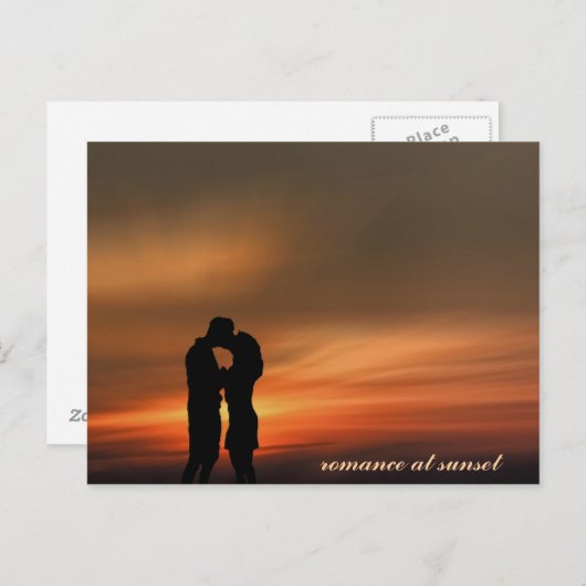 夕暮れ時の若いロマンチックな夫婦、はがき ポストカード (正面/裏面)