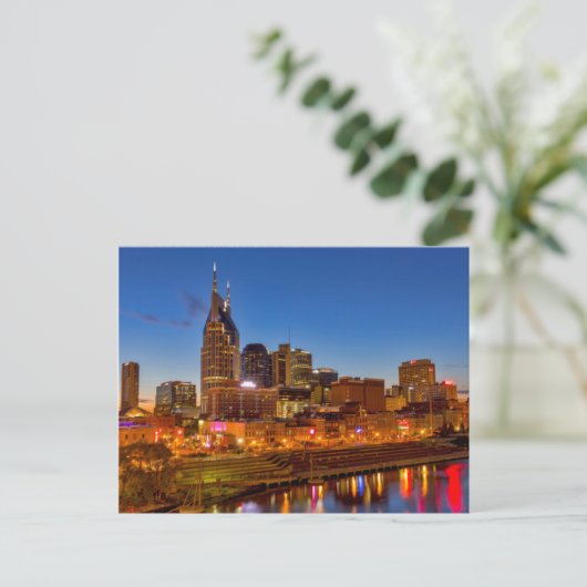 夕暮れ時の街のスカイラインの景色 ポストカード (スタンド正面)