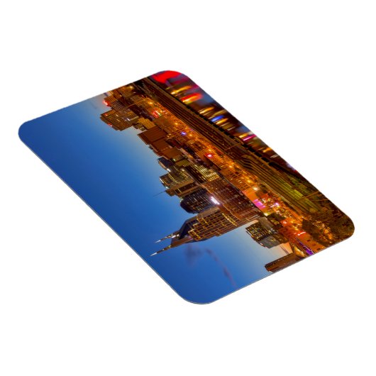 夕暮れ時の街のスカイラインの景色 マグネット (右側)