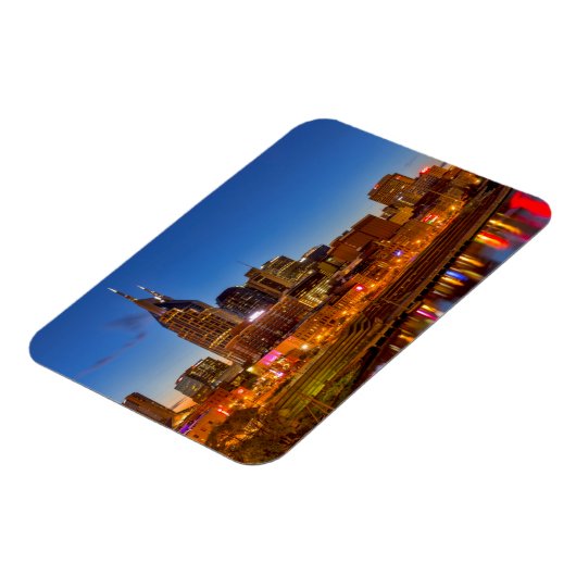 夕暮れ時の街のスカイラインの景色 マグネット (左側)