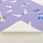 夕暮れ紫色の小皿に乗ったゴージャスなトンボ シェルパブランケット (3/4)