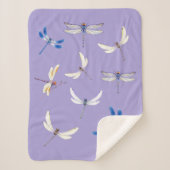 夕暮れ紫色の小皿に乗ったゴージャスなトンボ シェルパブランケット (正面)