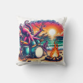 夕暮れ遊のキャンプファイア近くでタコのドラム缶 クッション (正面)