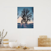夕暮れ青空の背景に冬の木 ポスター (キッチン)