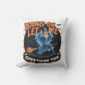 夕暮れ飛んでいるに不気味なカボチャのパッチの上で魔女 クッション (正面)