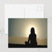 夕焼けのシルエットに座る女性 ポストカード (正面/裏面)