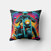 夕焼けの中で燃え鮮やかるバイク乗り クッション (裏面)