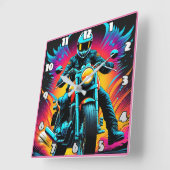 夕焼けの中で燃え鮮やかるバイク乗り スクエア壁時計 (傾斜)