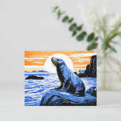 夕焼けの時に岩の上にライオンの亜麻布 ポストカード (スタンド正面)