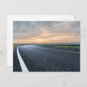 夕焼けの空に空のターマックロード ポストカード (正面/裏面)