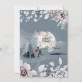 夕焼けの空の下、青みがかったピンク色の森に、夜の月に浮かび上がる鹿のシルエット 招待状 (裏面)