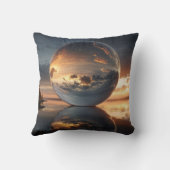 夕焼けの雲を映す超現実的な反射球体越しに クッション (裏面)