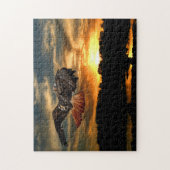 夕焼け時に赤い尾のタカ ジグソーパズル (縦)