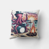 夕焼け時のビーチ焚き火でタコを叩く クッション (裏面)