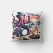 夕焼け時のビーチ焚き火でタコを叩く クッション (正面)