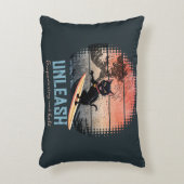 夕焼け波に乗る猫 アクセントクッション (正面(垂直))