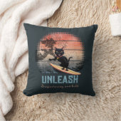 夕焼け波に乗る猫 クッション (ブランケット)