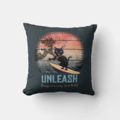 夕焼け波に乗る猫 クッション (正面)