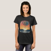 夕焼け湖の上で花火 Tシャツ (正面フル)