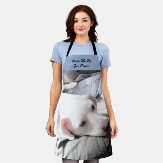 夕食前にかわいい怠け犬が昼寝をする写真 エプロン (着用した状態)