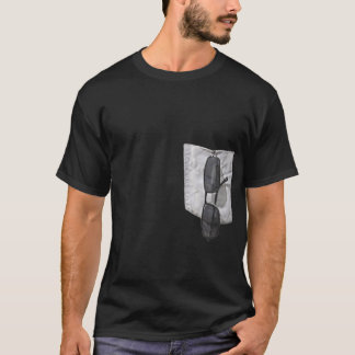 外でサングラスが付いている擬似ポケット Tシャツ