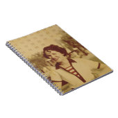 外で坐っている女性 ノートブック (右側)