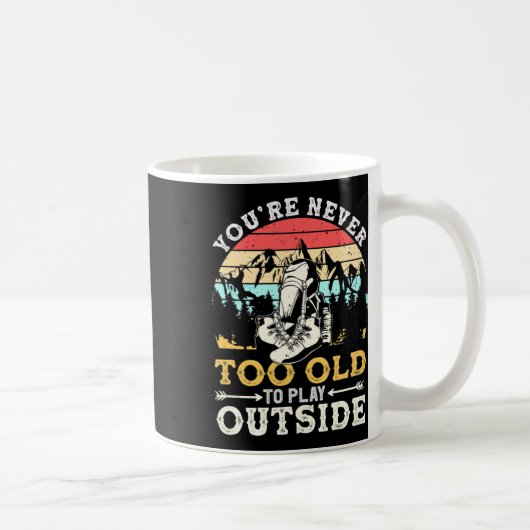 外で遊ぶのに年齢は関係ない 山ひき コーヒーマグカップ (右)