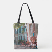 外に二つの茶色のテーブルが トートバッグ (裏面)