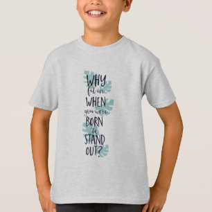 外に出た時に生まれ収まる理由 Tシャツ